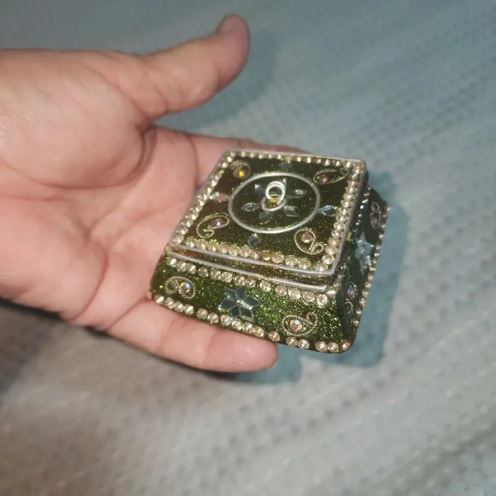 EMERALD GREEN SPARKLING SQUARE TRINKET BOX